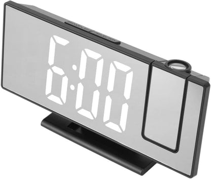 Digitalni LED sat sa prikazom vremena i funkcijom budilnika.