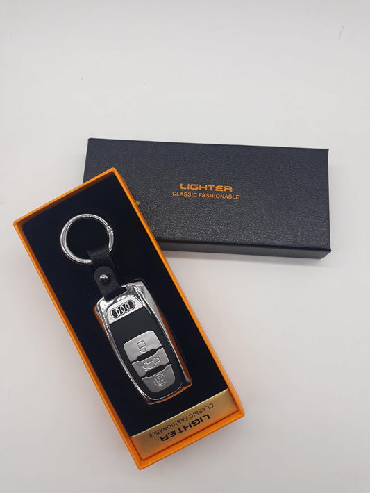 USB privezak sa oznakom AUDI.