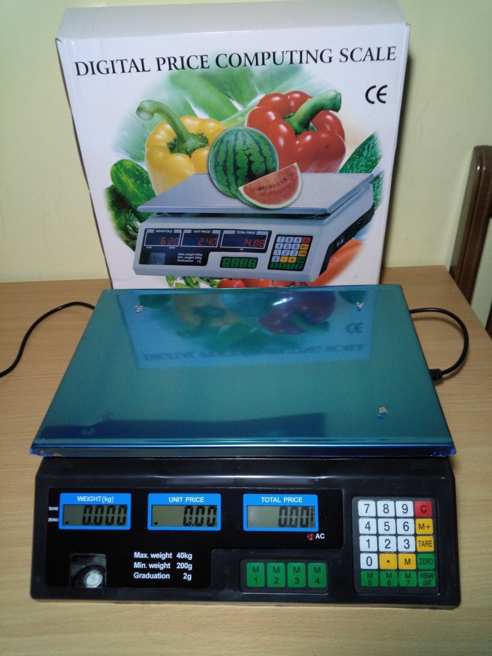 Digitalna trgovačka vaga za merenje do 40 kg.