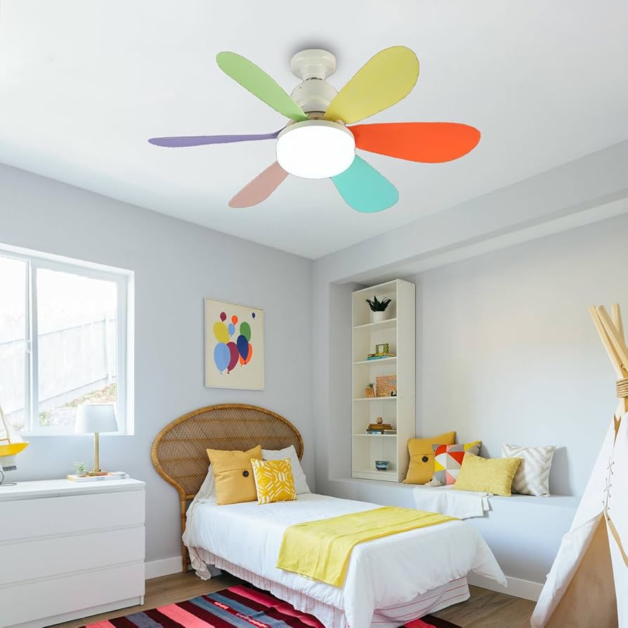 Na fotografiji je dečiji luster ventilator brenda PRODAVANI.