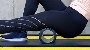 PRODAVANI roler od pene prikazan je kao deo opreme za fitnes.