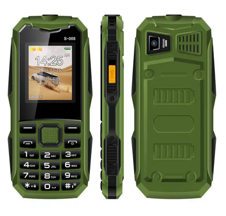 Q8 mobilni telefon sa velikim tasterima.