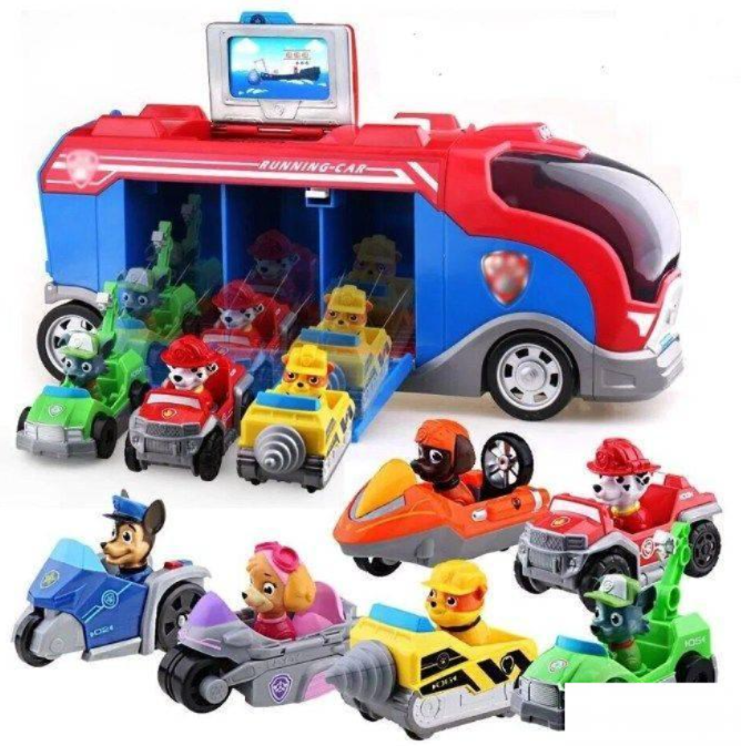 Igračka autobus sa motivom Paw Patrol prikazana je kao glavni predmet fotografije.
