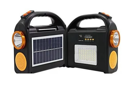 Prenosna solarna svetiljka sa FM radiom prikazana kao glavni proizvod.