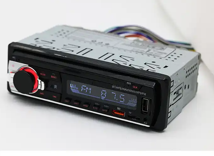 Auto-radio koji podržava Bluetooth povezivanje za hands-free pozive.