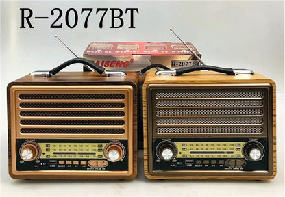 PRODAVANI uređaj koji objedinjuje radio i zvučnik u retro formi.