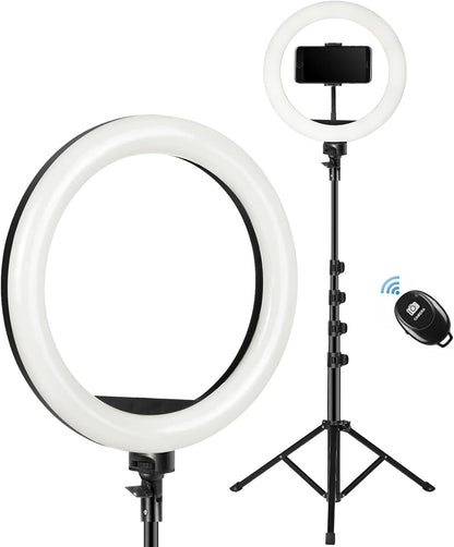 LED lampa u obliku prstena sa izborom boje osvetljenja.