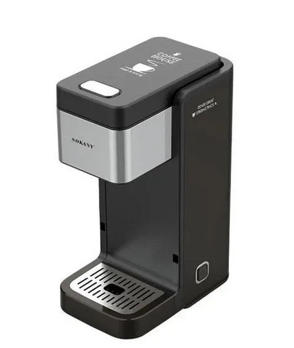 PRODAVANI aparat za espreso sa rezervoarom za vodu kapaciteta 900 ml.