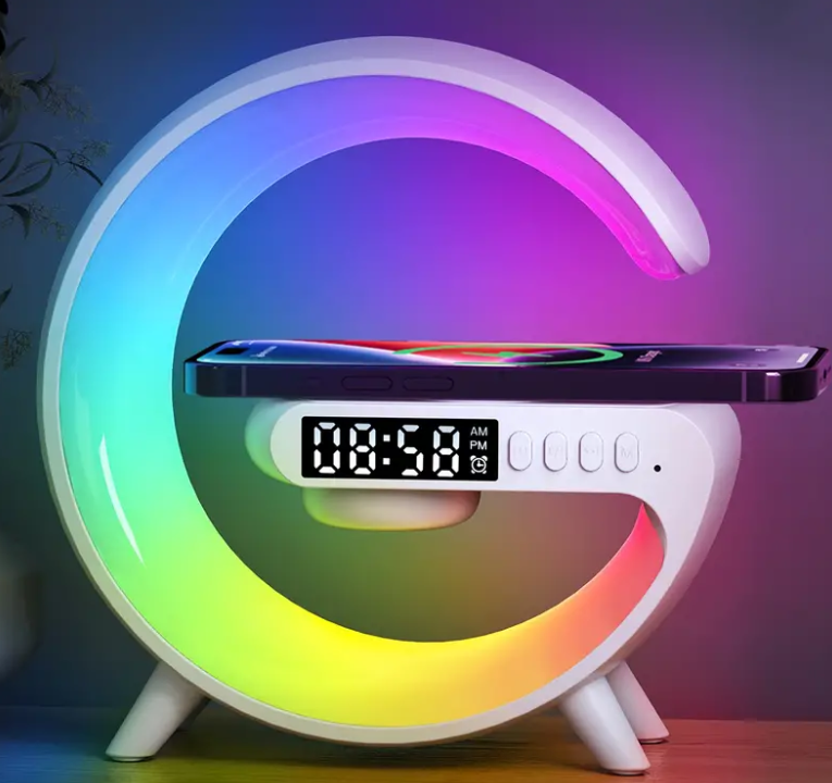 LED lampa sa RGB osvetljenjem i integrisanim zvučnikom.
