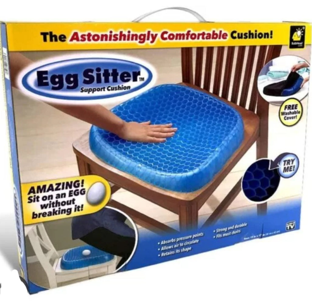 Na slici je prikazan jastuk Egg Sitter za postavljanje na stolicu.