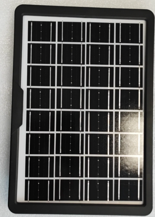 Solarni panel CL-1615 namenjen za korišćenje uz sunčevu svetlost.