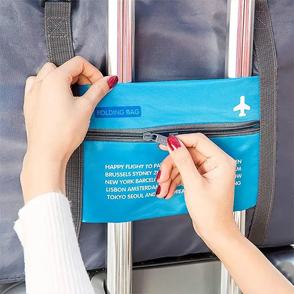 Putna torba koja može da posluži kao rezervna torba ili ručni prtljag.