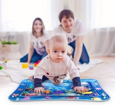Na fotografiji je podloga za igru beba brenda PRODAVANI.