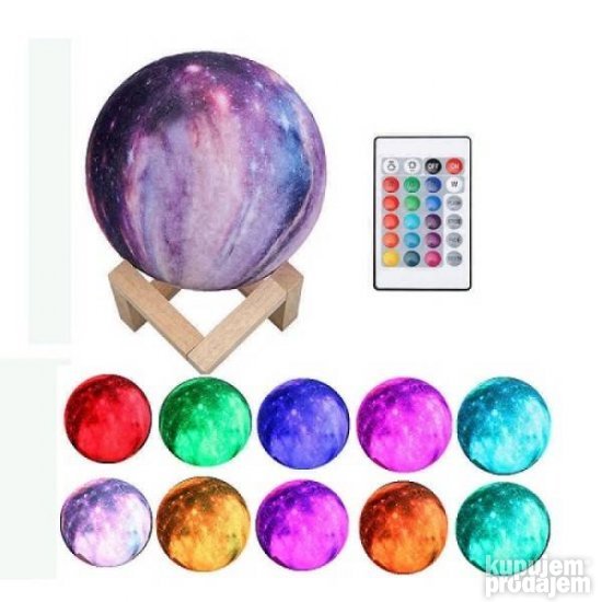 Lampa Planeta prikazana je kao dekorativno svetlo sa drvenim postoljem.