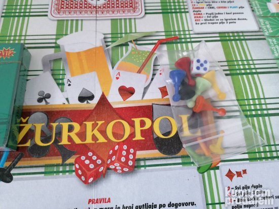 Prikazana je igra Zurkopol uz koju se ispijaju omiljena pića.