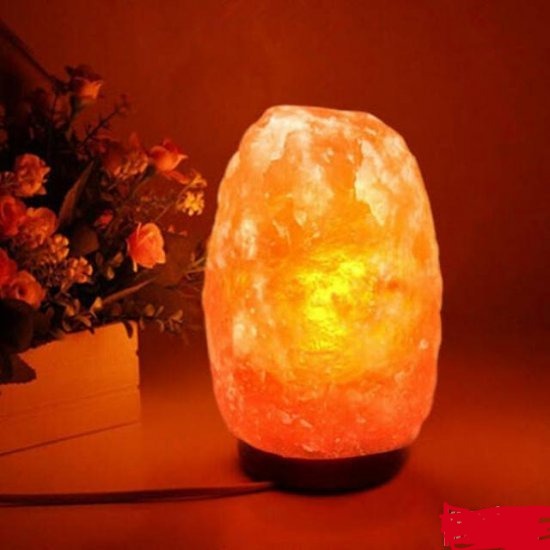 Lampa od himalajske soli namenjena je osvetljenju doma.