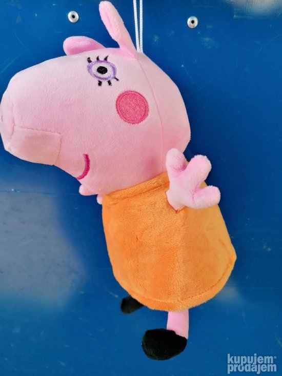 Mama prase je predstavljena kao plišana igračka visine 24 cm.