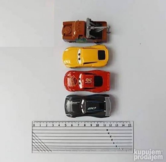 Na slici je prikazan set od šest automobila Cars.