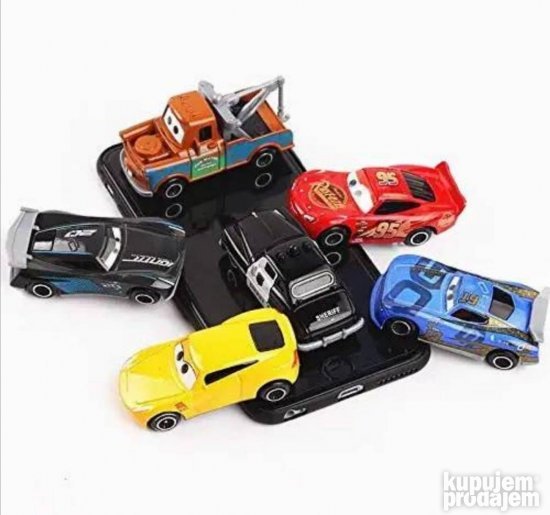 Šest automobila iz seta Cars prikazano je zajedno.