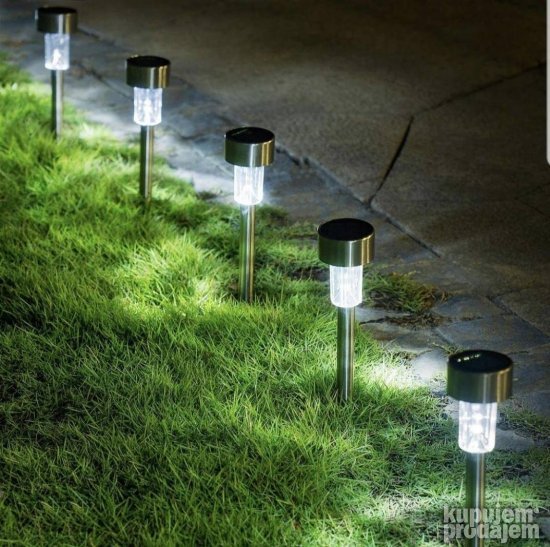 Solarne LED lampe za diskretno osvetljenje prostora u bašti.