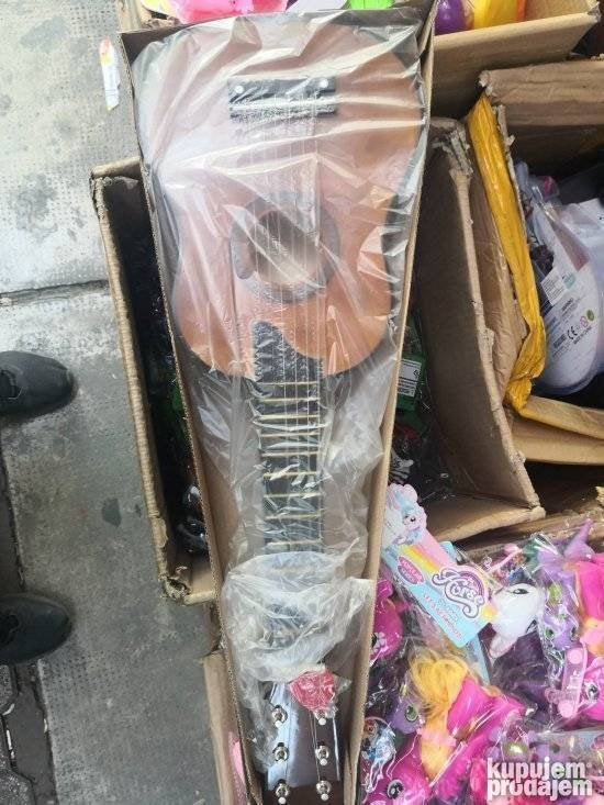 Klasična gitara za decu kao muzički instrument brenda PRODAVANI.