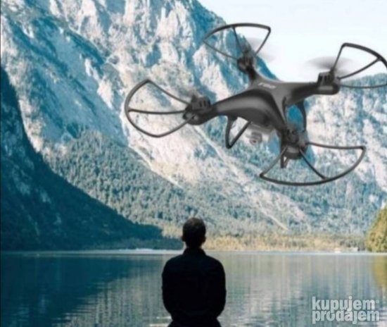 Dron F82 sa dvostrukom kamerom prikazan je kao uređaj za snimanje tokom leta.