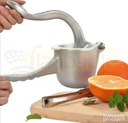 Ručna presa za ceđenje nara i citrusa.