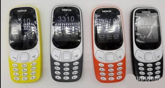 Fotografija proizvoda Nokia 3310 u narandžastoj boji.