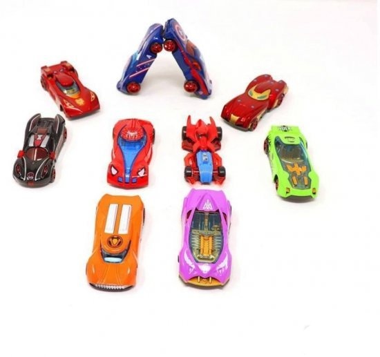 Kolekcija metalnih autića sa Avengers tematikom.