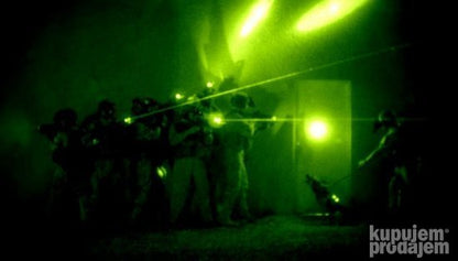 Zeleni laser za pušku prikazan uz mikroprekidač.