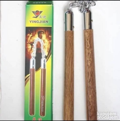 Drvene nunčake PRODAVANI predstavljene kao rekvizit za borilačke veštine.