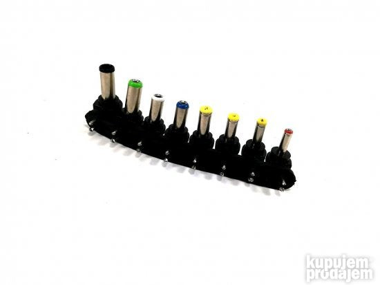 Univerzalni adapter ima ulaz za AC napajanje od 110 do 240 V.