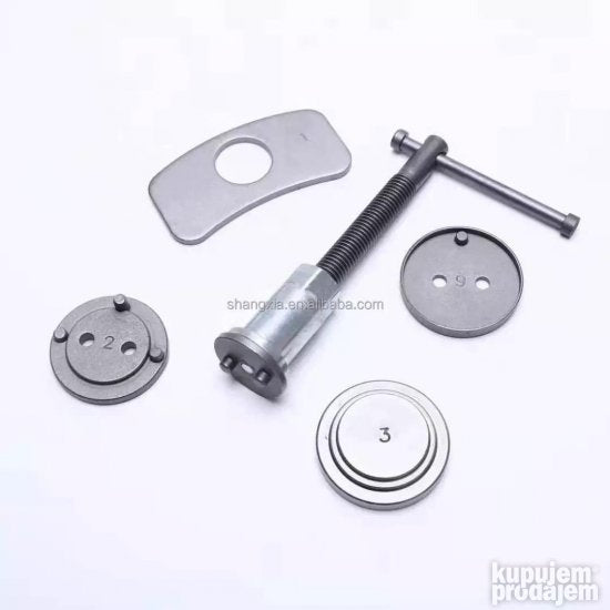 Set alata za kočnice namenjen vozilima tipa automobil.