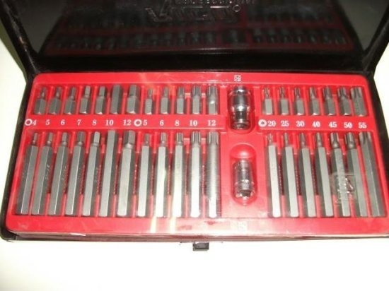 Rico set obuhvata bitove u dužinama 30 i 75 mm.