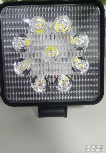 Na slici je prikazan LED radni reflektor namenjen za vozila.