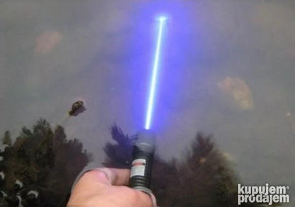 Na slici je plavi laserski pokazivač brenda PRODAVANI.