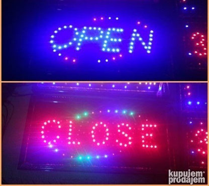 Natpis OPEN svetli crveno, dok je CLOSE prikazan zelenim svetlom.