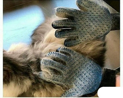 Prikaz rukavice namenjene nezi dlake pasa i mačaka.
