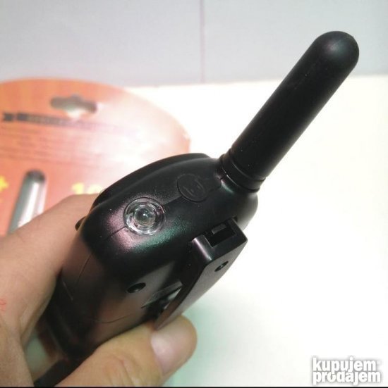 Baofeng BF-T3 sa hands-free opcijom za razgovor.