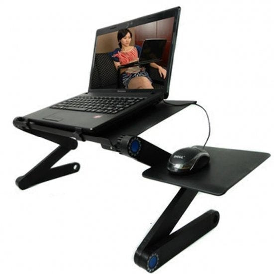 Prikaz stola T8 sa ugrađenom funkcijom hlađenja laptopa.