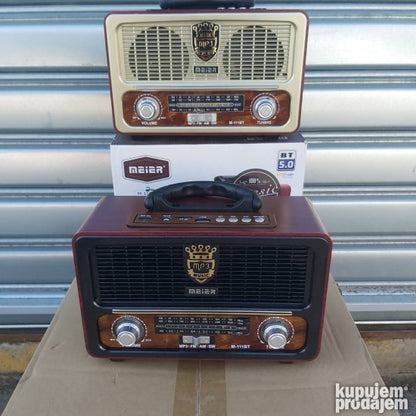PRODAVANI radio koji spaja retro izgled sa FM prijemom i povezivanjem preko USB-a i Bluetooth-a.