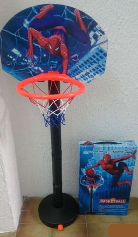 Plastični koš visine 93 cm sa Spajdermenovim motivom.