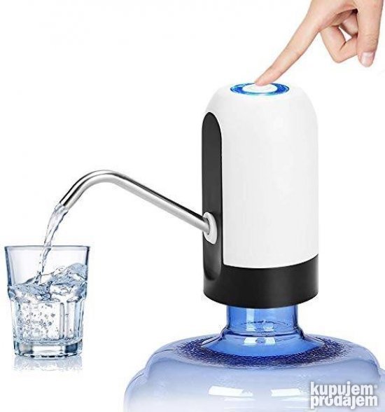 Pumpa za vodu sa crevom za sipanje vode iz balona.