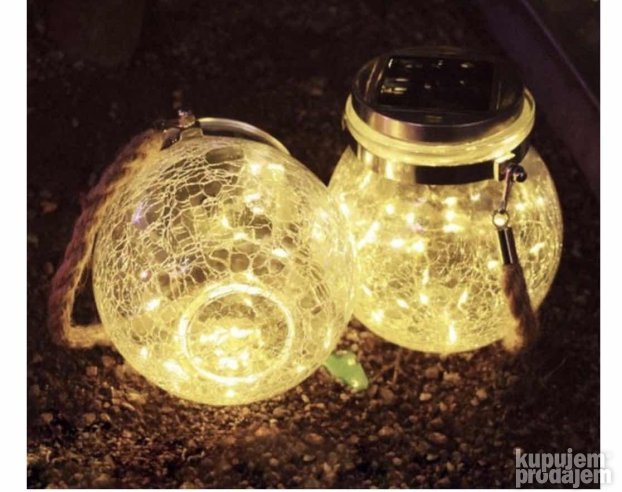 Set prikazuje dve staklene tegle sa solarnim lampama.