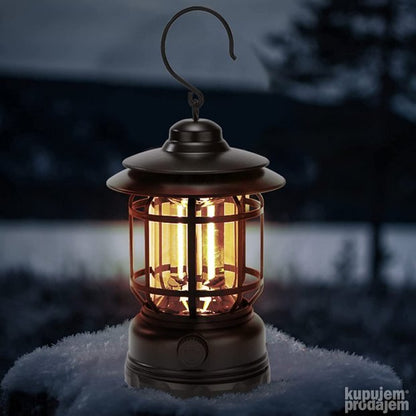 Retro lampa za kampovanje sa abažurom za LED osvetljenje.