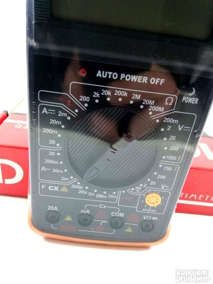 Veliki displej na digitalnom multimetru DT-9205 A.