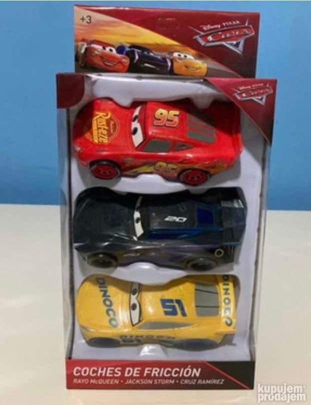 Set igračaka Cars sadrži tri autića i Munju Mekvina.