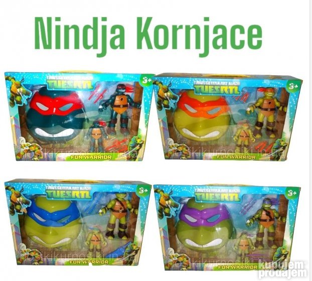 U kompletu su dve figure junaka visine 10 i 15 cm.