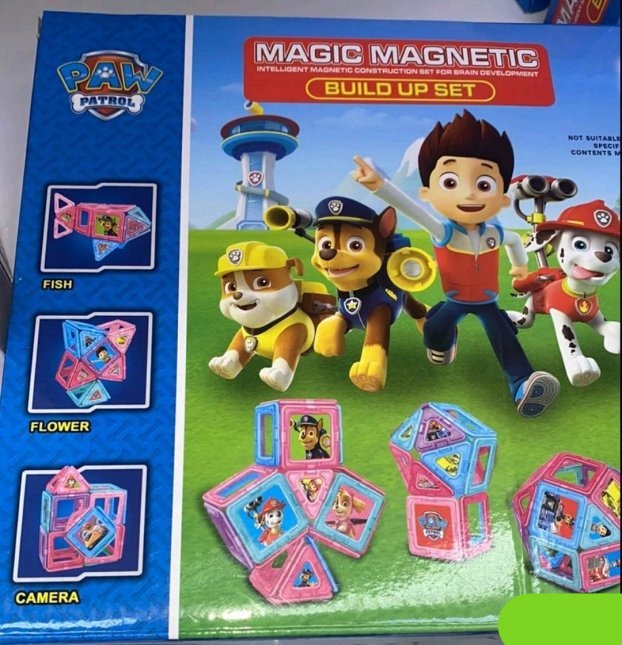 Magnetne ploče na elementima namenjenim povezivanju u 3D oblike.