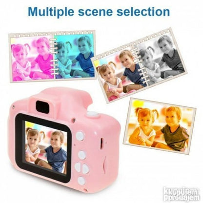 Dečji fotoaparat roze-plave boje prikazan na slici proizvoda.